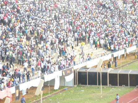 [Exclusif Photo] Les supporters sèment la violence et le désordre