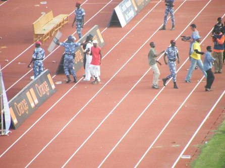 [Exclusif Photo] Les supporters sèment la violence et le désordre