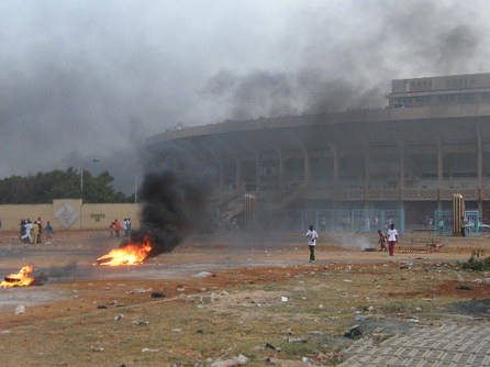 [Exclusif Photo] Les supporters sèment la violence et le désordre