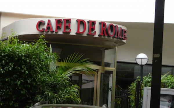 Pour mémoire, les 12 employés du « Café de Rome », poursuivis pour les délits  d’association de malfaiteurs, vol répété en bande organisée et abus de confiance ont fait face hier aux magistrats du Tribunal de Dakar.