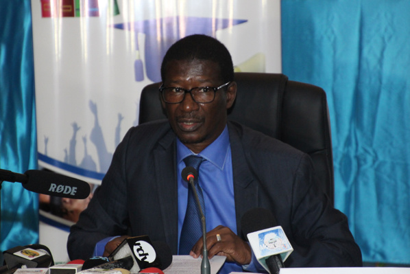 Mary Teuw Niane sur la suppression de certaines langue