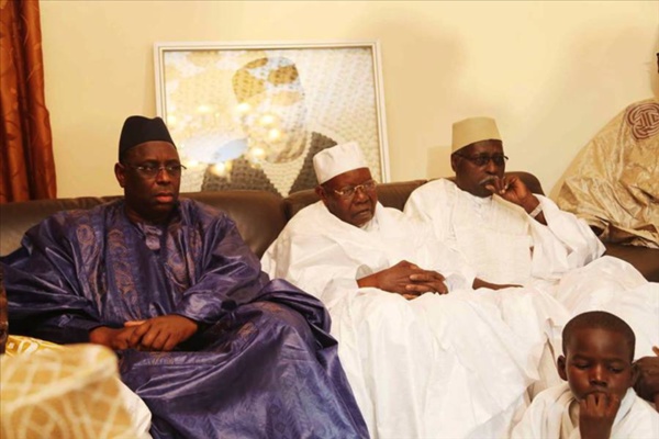 A  Tivaouane, Thiénaba, Kaolack, Médina Baye, Léona Niassène et Ndiassane, Macky sall veut marquer la solidarité de la Nation aux familles religieuses, et prier, dans la communion avec les fidèles, pour la paix, la stabilité et la prospérité du Sénégal.