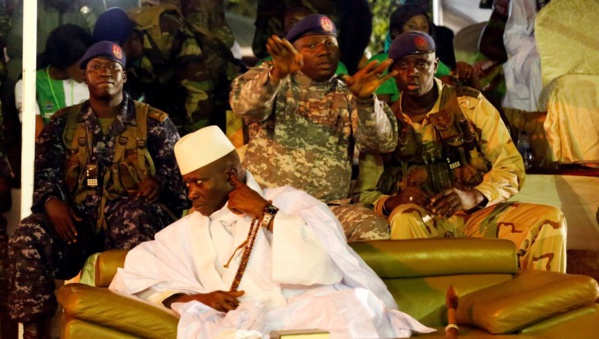 Quel est le rôle de l'armée et quelle va être son attitude? C'est l'une des questions que se posent les Gambiens au lendemain de la volte-face du président sortant Yahya Jammeh.