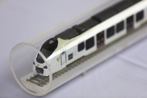 Macky Sall : " Avec le Ter Express, on escompte 115.000 passagers jour dans la première phase"