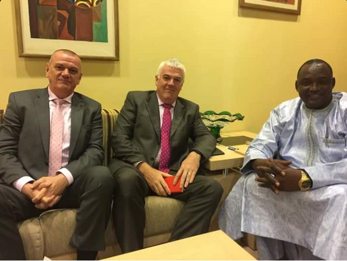 Photo: les diplômates européens rendent visite le président élu Adama Barrow