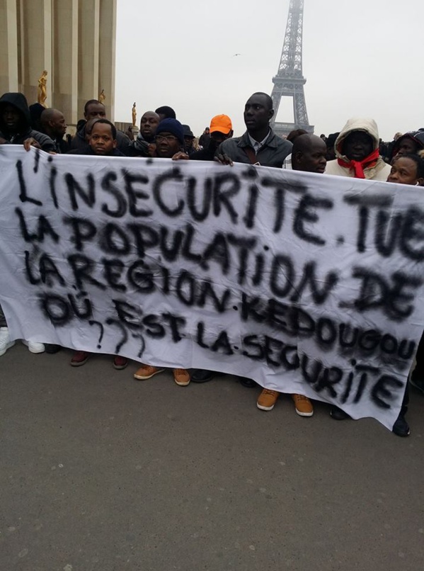 Visite de Macky Sall à Paris: Manifestation de colère des ressortissants de Kédougou (images)