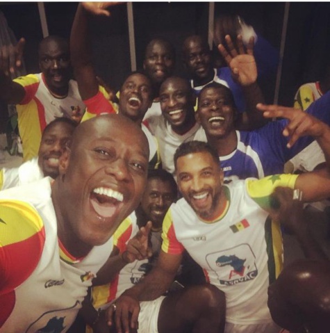 Les Lions de 2002 en mode délire : Khalilou Fadiga, Habib Beye, Papa Bouba Diop ...