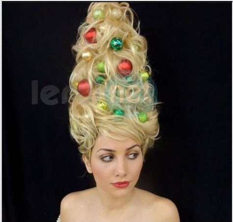 Coiffer ses cheveux en sapin de Noël est la nouvelle tendance beauté des fêtes