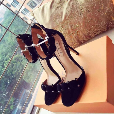 Louboutin, Zanotti, Alaïa   ... Pas cher ! Complexe Amira Dakar