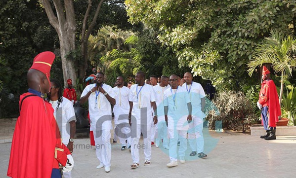 Photos: la remise traditionnelle du drapeau national aux « Lions » de la Téranga par le Président de la République S.E.M. Macky Sall