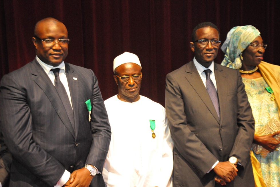 Photo People : Amadou Bâ remet l'Ordre National du Lion à son frère Mouhammadou Makhtar Cissé