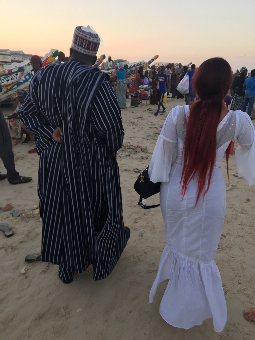 Photos : Serigne Mansour Niasse, un marabout modeste qui achète du poisson pour ses femmes