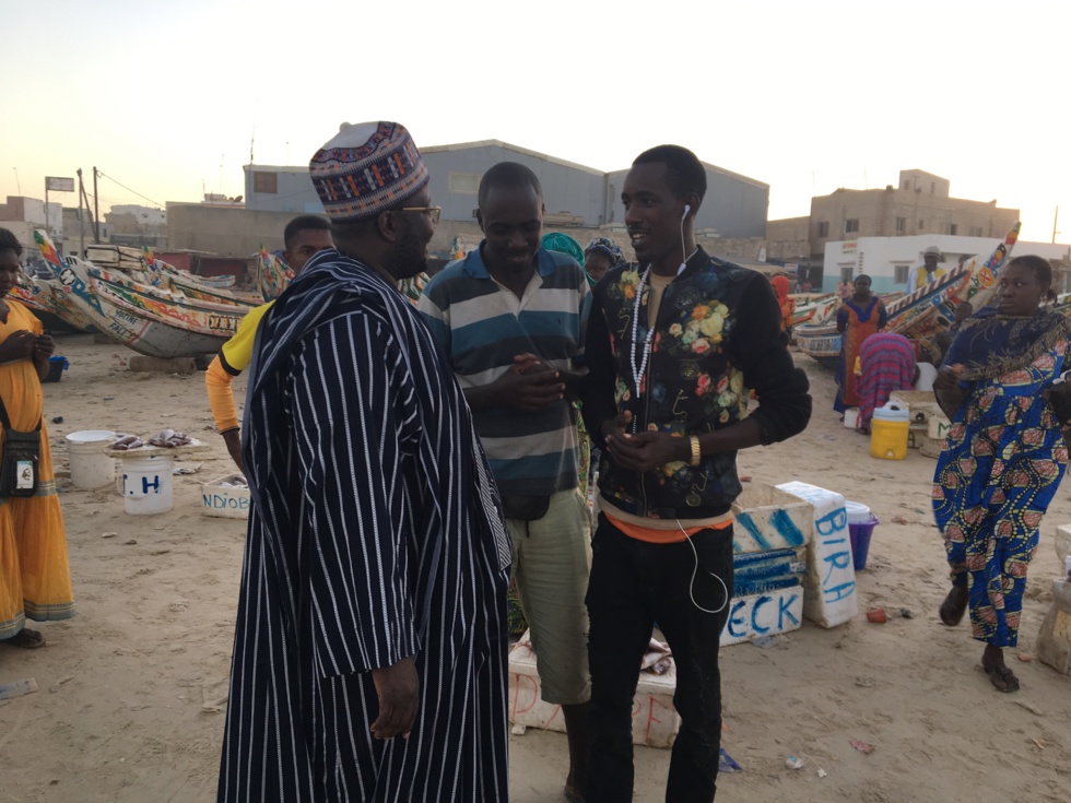 Photos : Serigne Mansour Niasse, un marabout modeste qui achète du poisson pour ses femmes