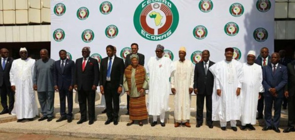 Crise politique en Gambie : les dirigeants de la CEDEAO se réunissent à Accra ce samedi 7 janvier pour prendre une "décision majeure" Crise politique en Gambie : les dirigeants de la CEDEAO se réunissent à Accra ce samedi 7 janvier pour prendre une "décision majeure"