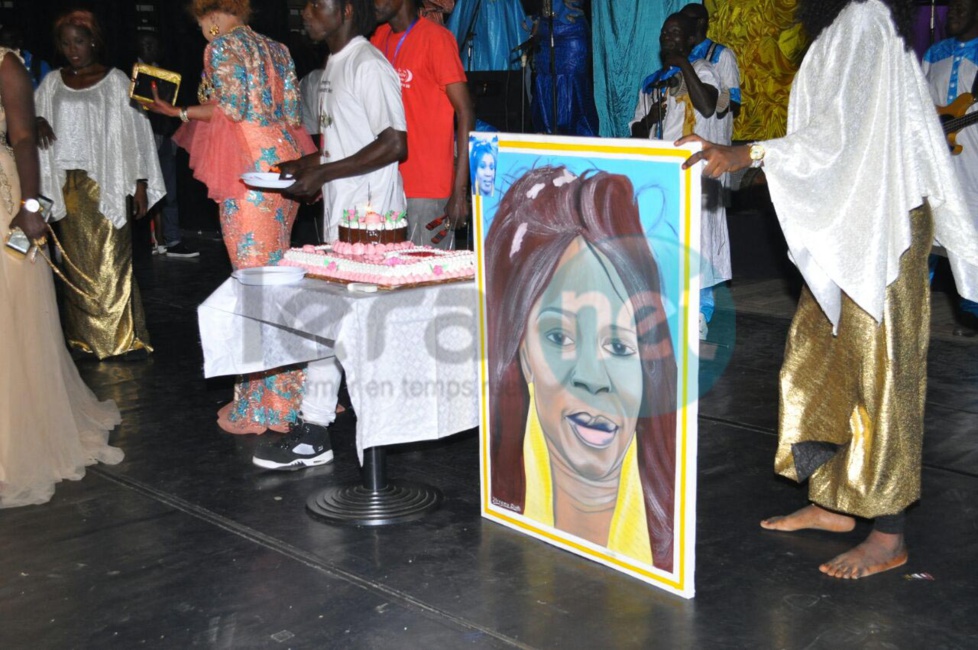 Photo : L'anniversaire de Ndiolé "Diamant noir" au théâtre national Daniel Sorano de Dakar, regardez