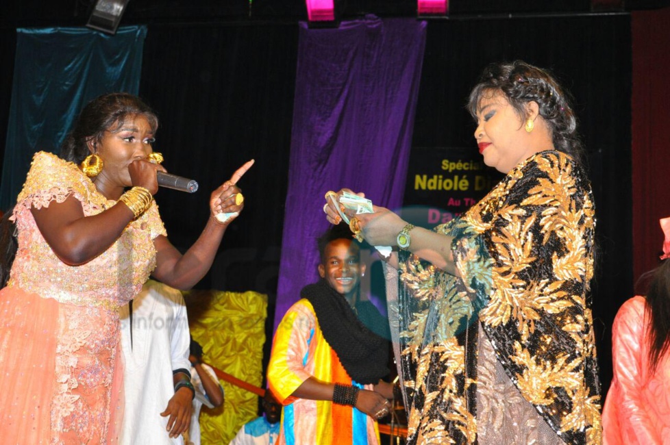 Photo : L'anniversaire de Ndiolé "Diamant noir" au théâtre national Daniel Sorano de Dakar, regardez