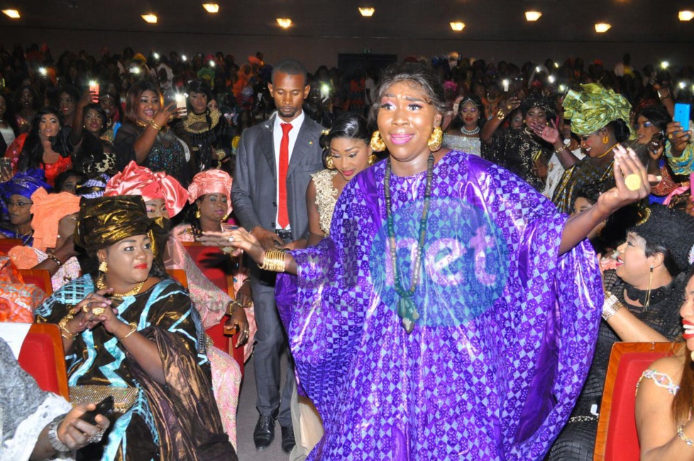 Photo : L'anniversaire de Ndiolé "Diamant noir" au théâtre national Daniel Sorano de Dakar, regardez