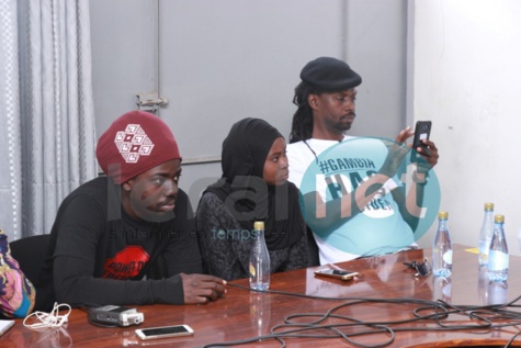 Images: le mouvement Gom sa bop (Gambie ) et le mouvement ''Y en a marre'' (Sénégal)