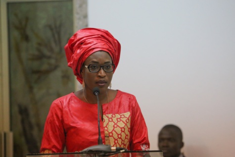 6 PHOTOS : la belle Zahra Iyane Thiam Diop très classe en rouge, regardez