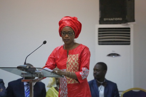 6 PHOTOS : la belle Zahra Iyane Thiam Diop très classe en rouge, regardez