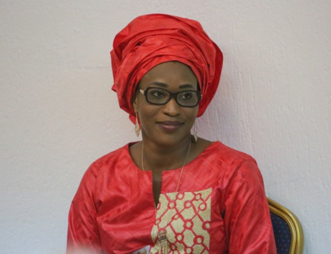 6 PHOTOS : la belle Zahra Iyane Thiam Diop très classe en rouge, regardez