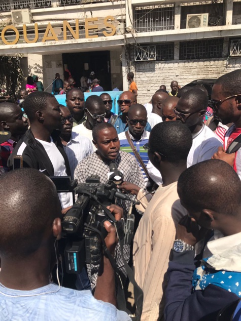 Photos-Marche : Les transitaires en colère contre le commandant de la Douane