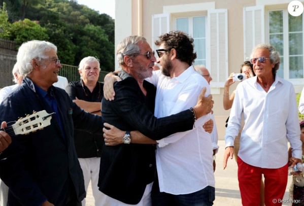 Robert Mimran, Patrick Bruel et Jean-Claude Darmon à la mairie de Ramatuelle.