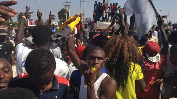 Investiture du président Adama Barrow  à Dakar: les gambiens sursautent «  we are free now »
