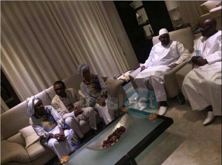 Photos: Youssou Ndour a rencontré le président Adama Barrow et ses épouses après la cérémonie de son investiture