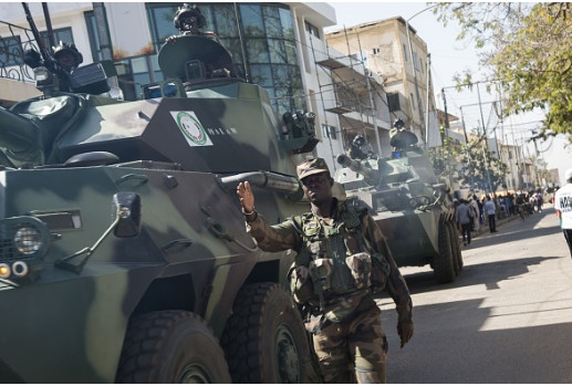 ( 23 PHOTOS) Gambie: les troupes de la CEDEAO sécurisent le palais présidentiel