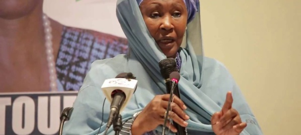 Fatoumata Jallow Tambajang ne peut pas occuper le poste de vice-présidente de la Gambie selon la Constitution gambienne.