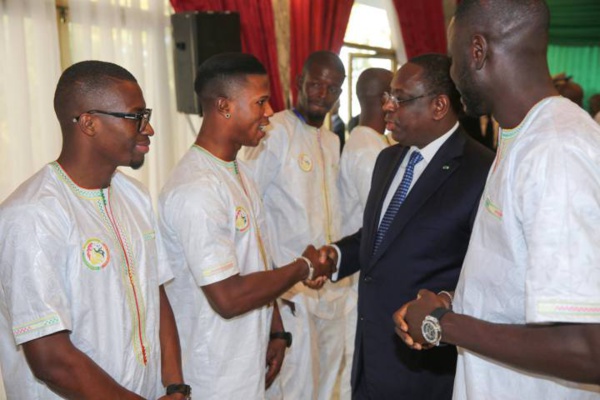 CAN 2017: le Président Macky Sall envoie ses "encouragements" aux Lions de la Téranga, éliminés en quarts de finale par les "Lions indomptables"