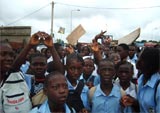 Gabon : les lycéens dans la rue