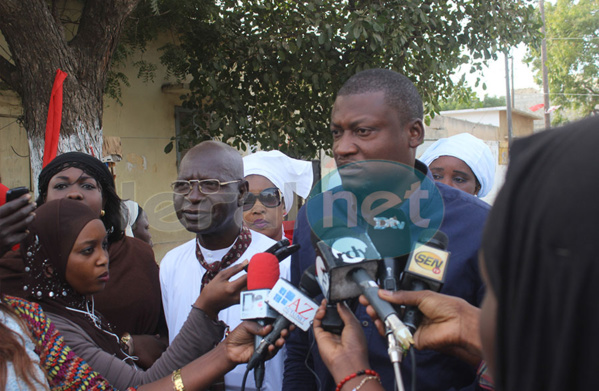 (Affaire Bamba Fall), rassemblement à la mosquée layenne de la Médina
