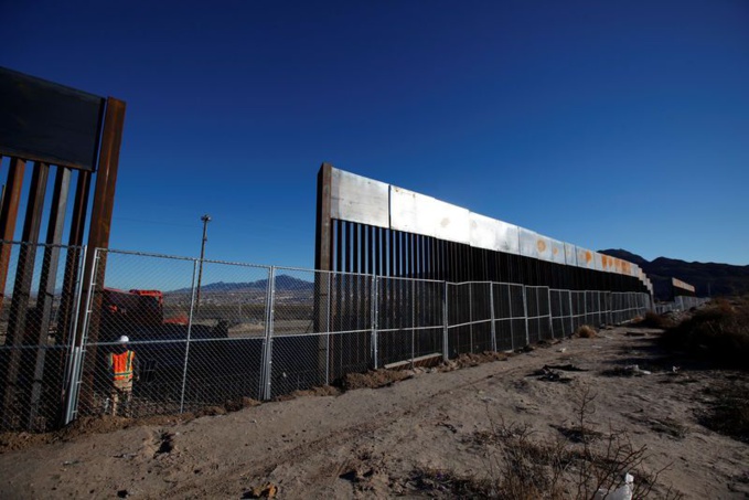 "Deux ans" pour construire le mur à la frontière mexicaine