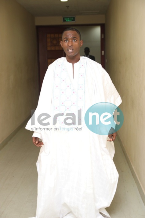 Ouzin Keita version boubou blanc, regardez