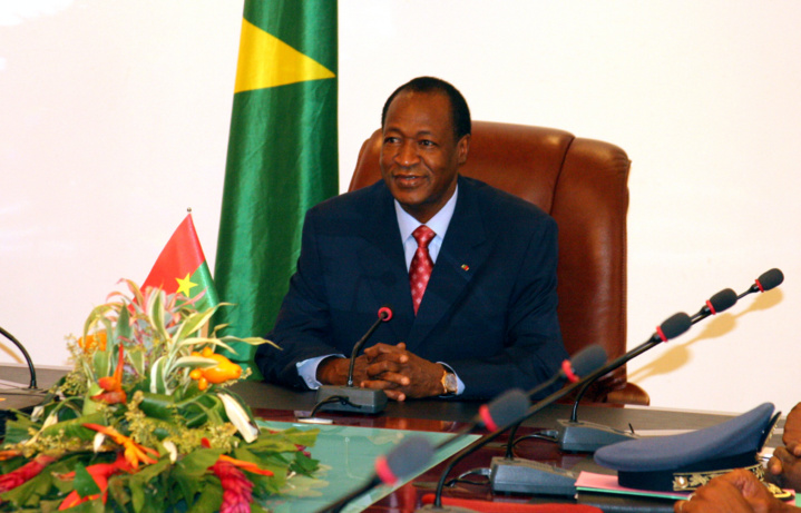 Selon La Lettre du Continent (LC), l’ancien homme fort de Ouagadougou songe sérieusement à poser ses valises à Lomé, capitale du Togo.