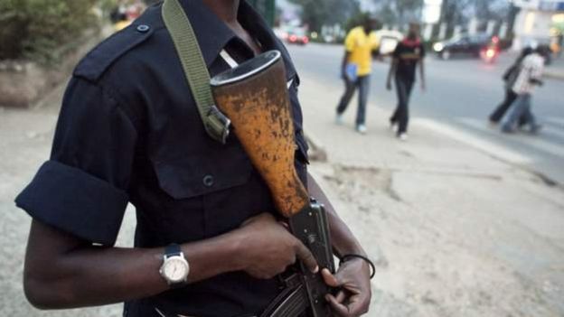 Au Rwanda, 200 policiers licenciés pour corruption.