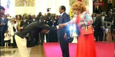 Cameroun : les Lions indomptables osent le #BidoungChallenge devant Paul et Chantal Biya