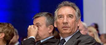 Fillon sous l'influence "des puissances d'argent", dit Bayrou