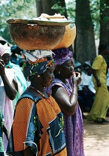 LES FEMMES AUX COMMANDES : ENTRE MACHISME,