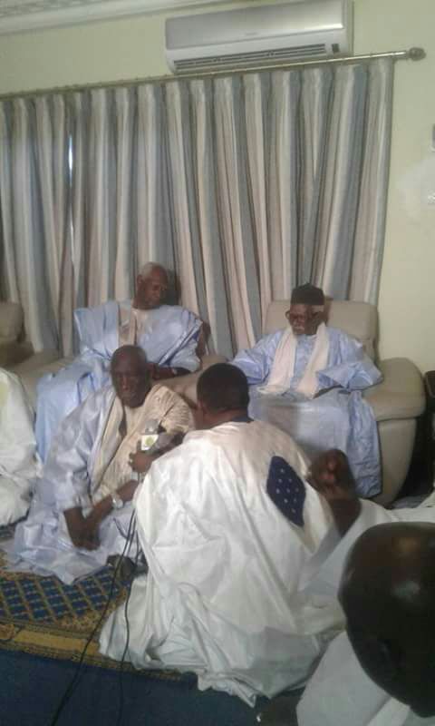 Abdou Diouf a rendu visite Serigne Sidy Moktar Mbacké, le Khalif Général des Mourides (photos)