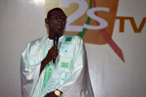 L'artiste Papa Diouf et les lutteurs: Boye Niang, Gouy Gui, Khadim Ndiaye et Lac de Guier sur scène en quelques clichés