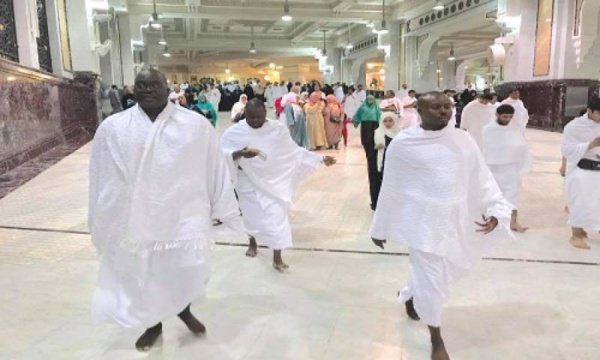 Images Exclusives : Serigne Bass Abdou Khadre Mbacké a fait son oumra