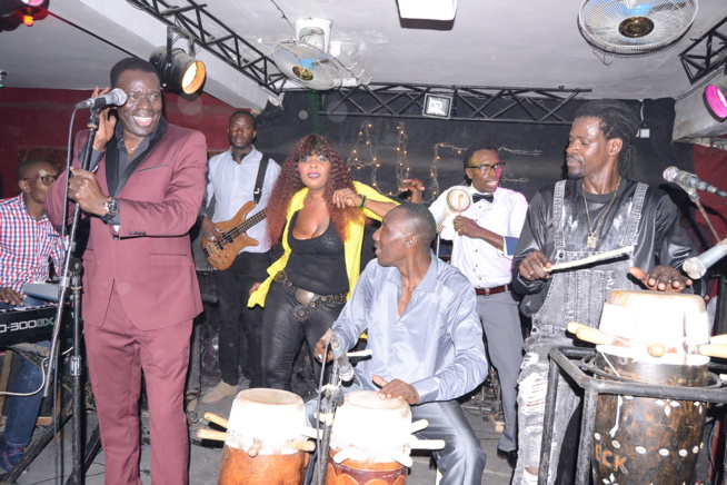  Assane Ndiaye chauffe l'Alize club. Regardez les images