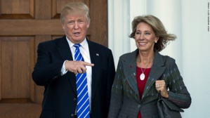 Aux Etats-Unis, une milliardaire controversée nommée au Département  de l’Education