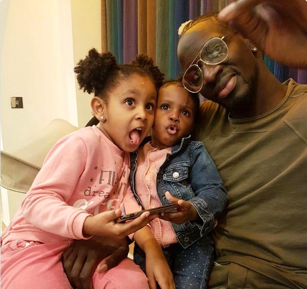  Photo: Mamadou Sakho se régale avec ses enfants pour son anniversaire ( 27 ans)