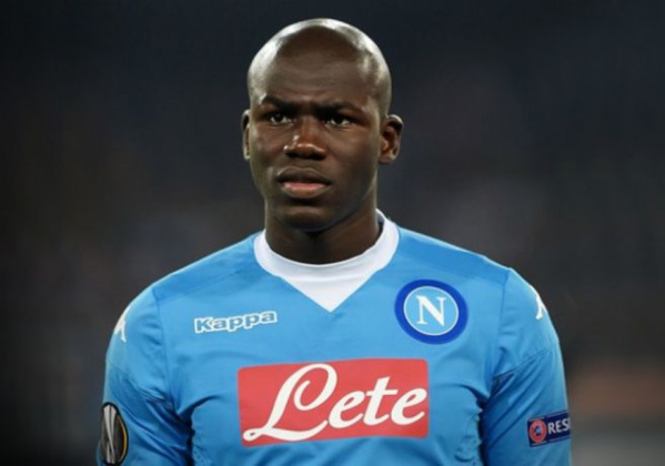 Kalidou Koulibaly défie Cristiano Ronaldo