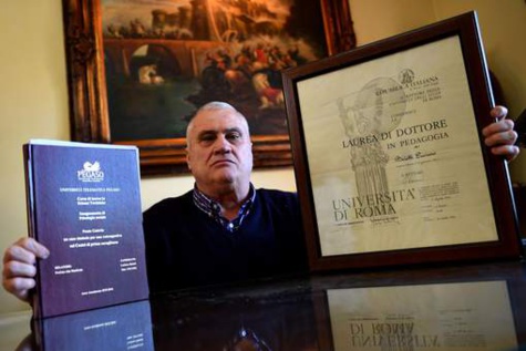 Voici l'homme le plus diplômé au monde
