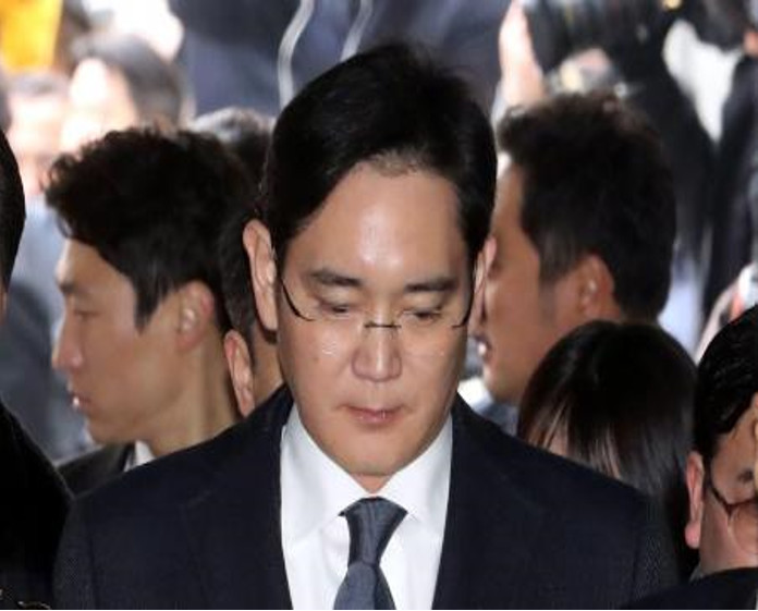 Lee Jae-Yong, l'héritier de l'empire Samsung, a été arrêté pour corruption et trafic d'influence